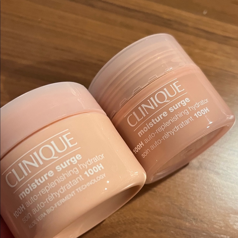New Clinique bundle of 2 Moisture surge 💕